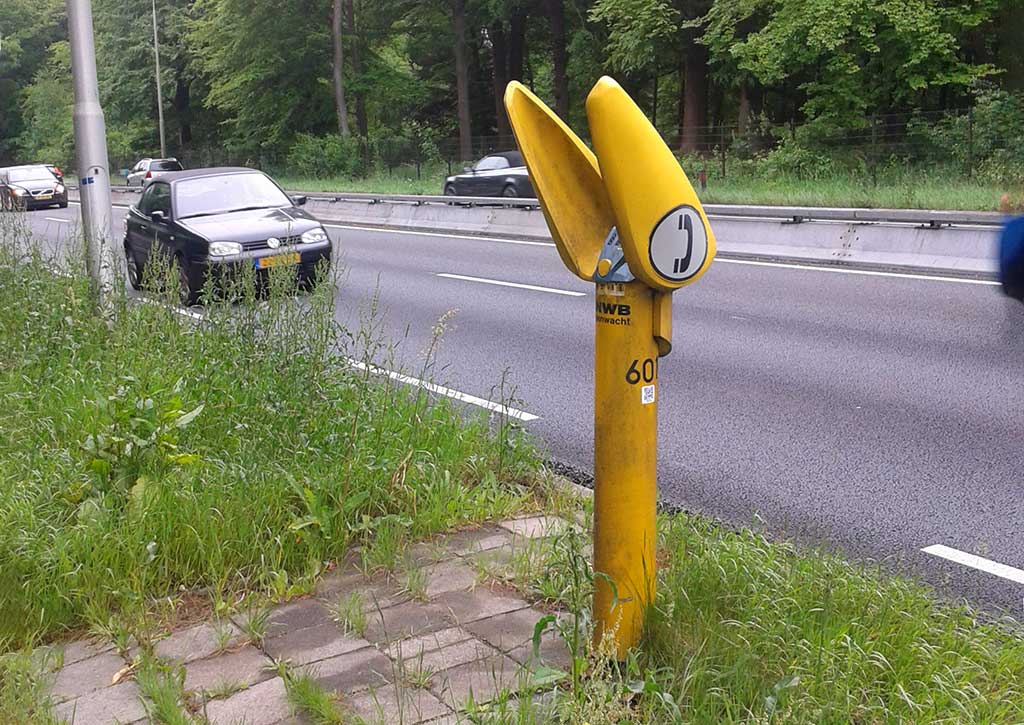 Telefon alarmowy przy autostradzie