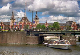 Amsterdam się dusi od turystów