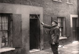 Człowiek-budzik - wymarłe zawody