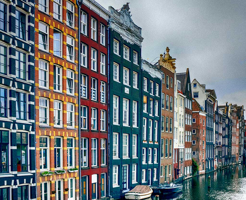 amsterdamskie wąskie kamienice