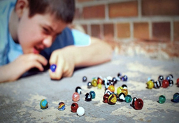 Gra w marmurki czyli knikkers