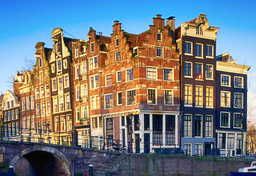 Krzywe kamienice Amsterdamu