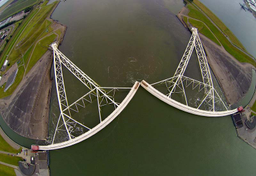 Walka z morzem trwa, woda Holandię żywi i zabija