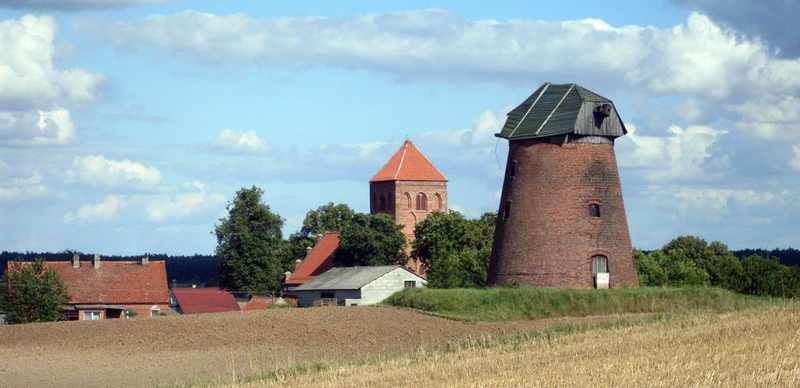 Holenderski wiatrak na Mazurach.