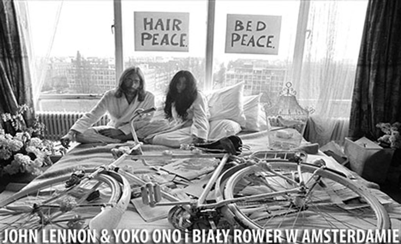 białe rowery w Amsterdamie