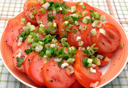 Zagryzając pomidorem