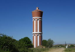 Wieże ciśnień zdobią a czasami szpecą krajobraz